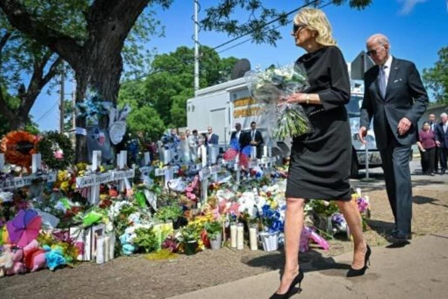 Biden visita Uvalde tras la masacre en escuela de Texas