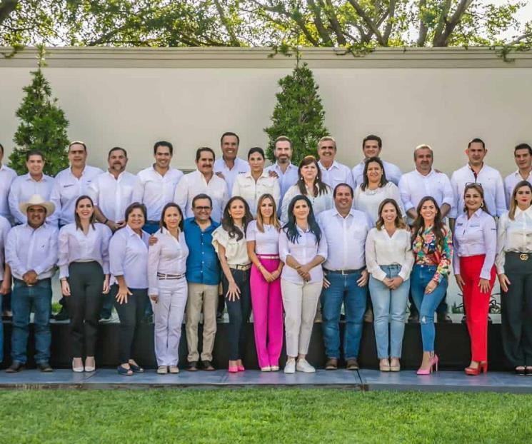 Refrendan alcaldes y diputados lealtad al PRI