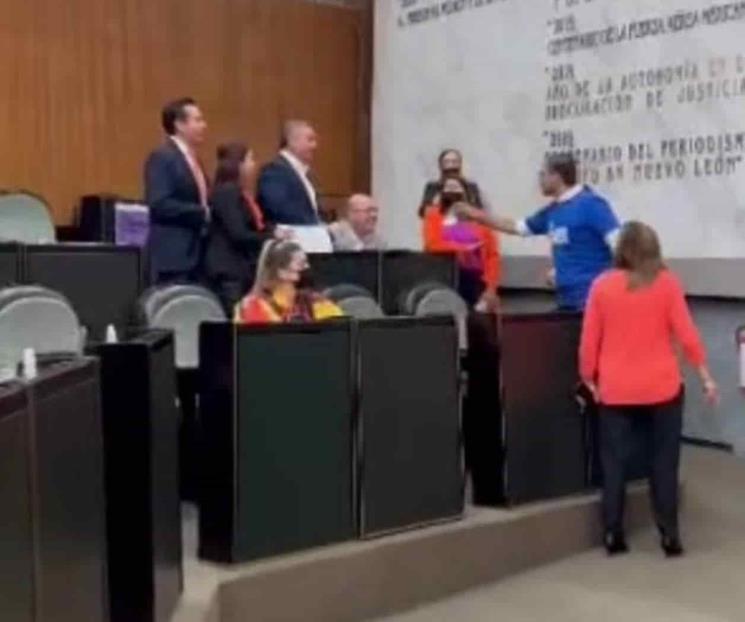 Pelean diputados del PAN y MC
