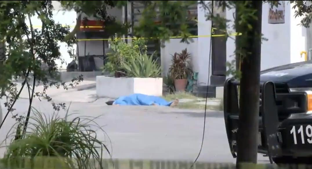 El encargado de un bar, fue asesinado a balazos cuando salió de su casa, después de recibir una llamada