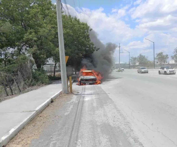 Se incendia auto en Montemorelos