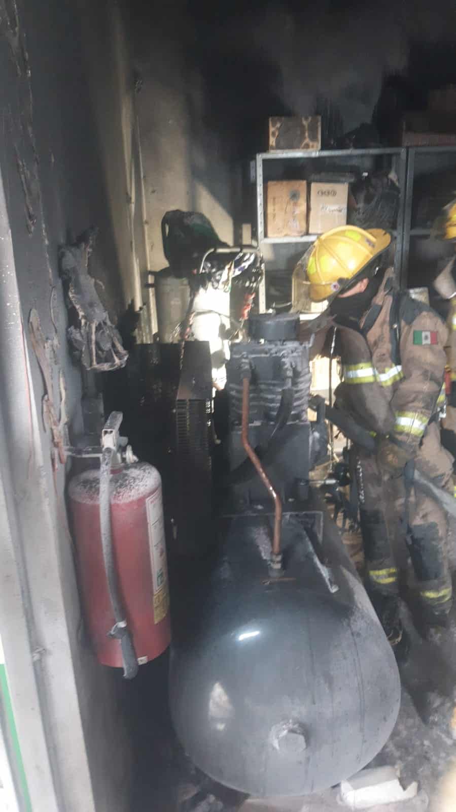 Un flamazo en un tanque de gas LP, dejó ayer tres lesionados en un taller