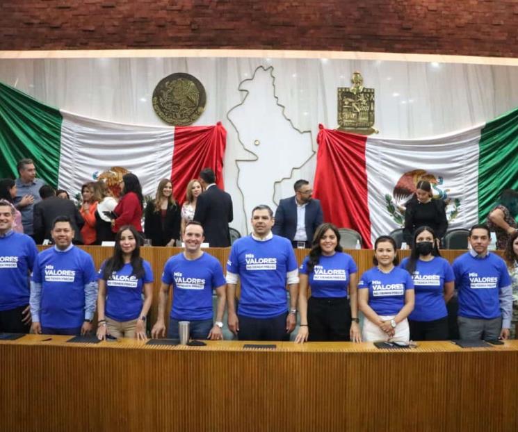 Lucen diputados de PRI y PAN playeras con “Yo no me vendo