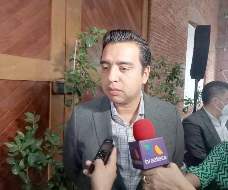 Niega Nava saber de licencias