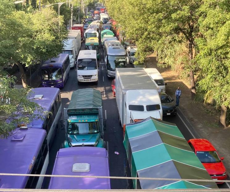 Usuarios padecen por bloqueos de transportistas en CDMX