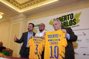 Roberto Carlos se viste de Tigre