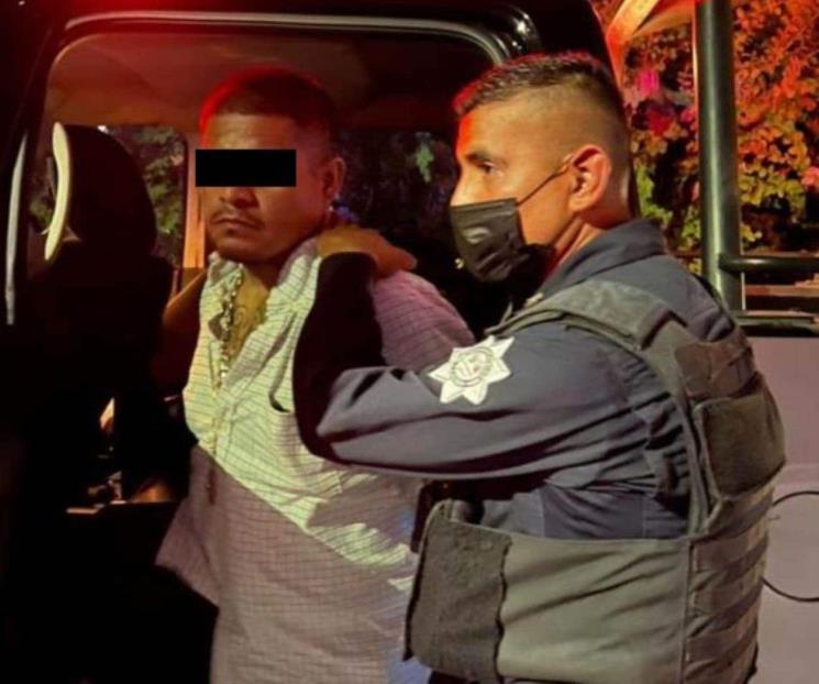 Intentan robar auto en Mitras, son detenidos
