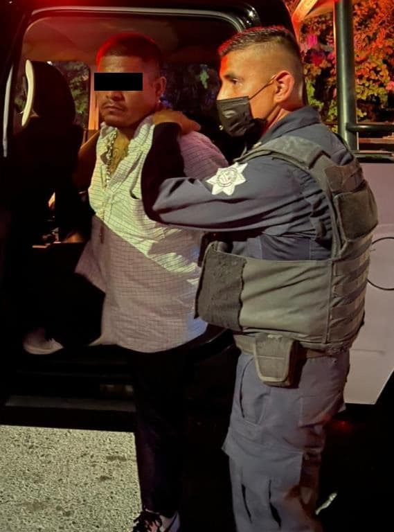 Detenidos en el momento en que empujaban con una camioneta un auto Jetta que pretendían robar