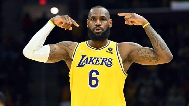 Llega LeBron a los mil millones de dólares