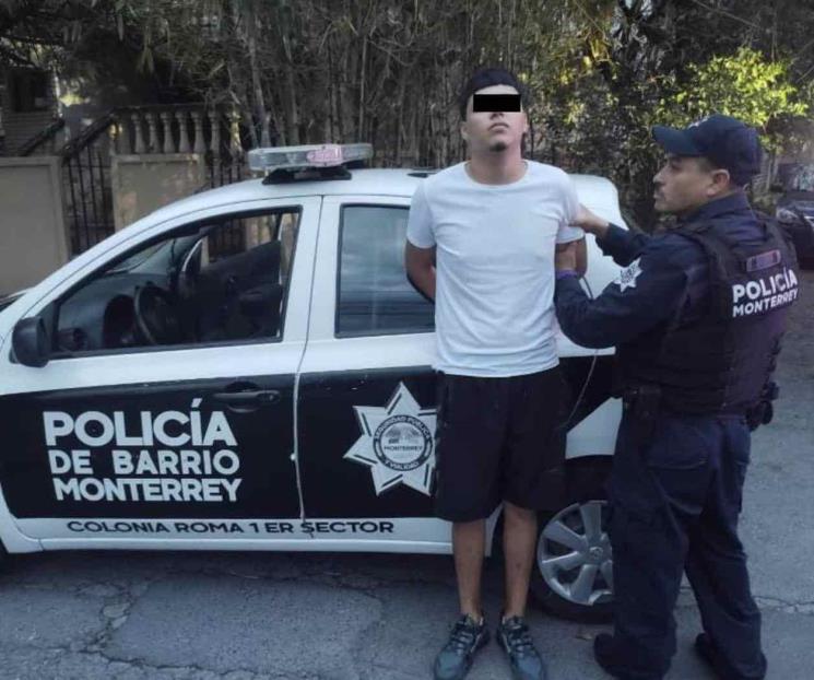 Los detienen por robar mochila en interior de vehículo
