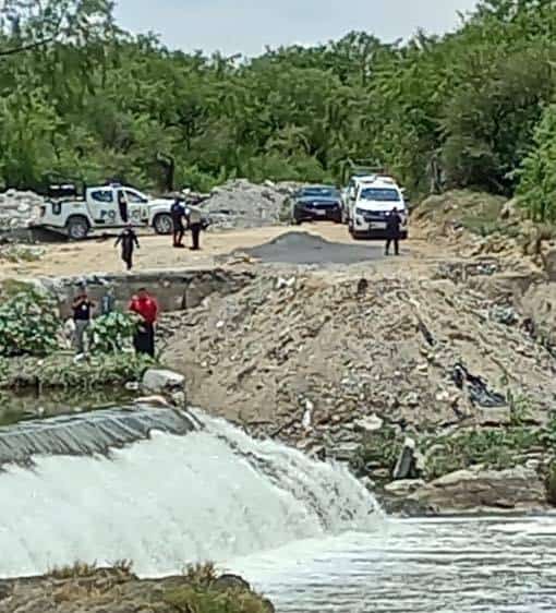 Reportan el hallazgo de un cuerpo sin vida en una pequeña cascada del Rio Pesquería