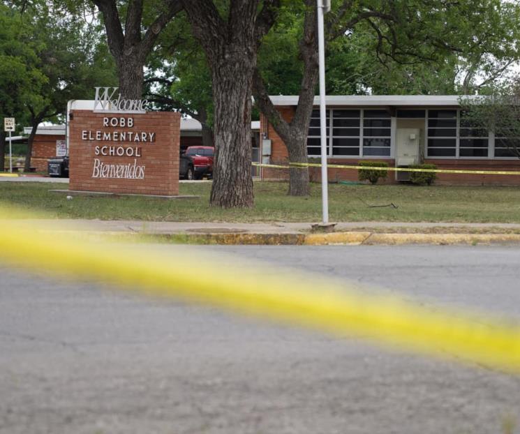 Oficial llegó a tiroteo en escuela de Uvalde sin radio