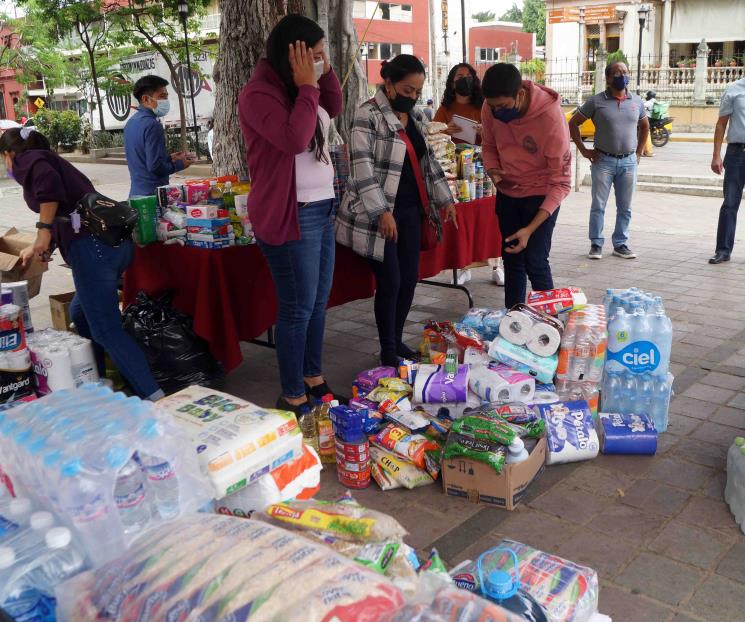 Llegan víveres para afectados por Agatha