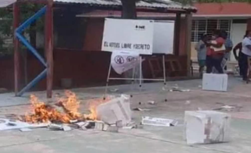 Suman 12 casillas quemadas en elección de Oaxaca