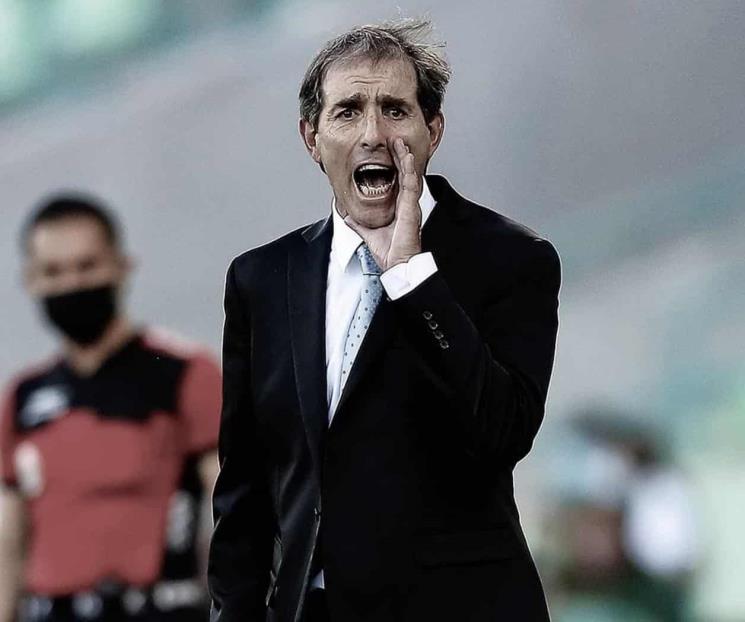 Afirma Guillermo Almada que es candidato a dirigir al TRI