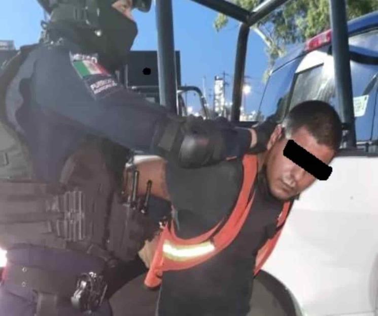 Detienen a motocilista por portar placas apócrifas