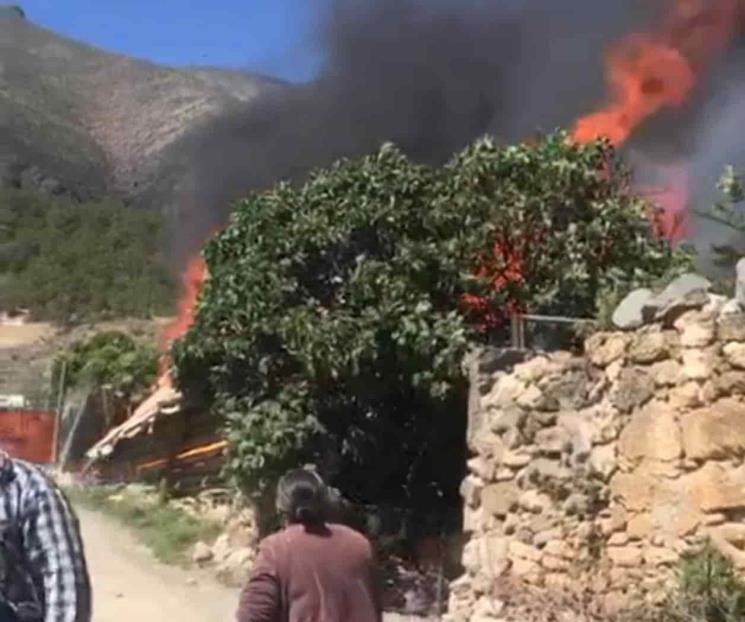 Mueren 2 niños en incendio de vivienda