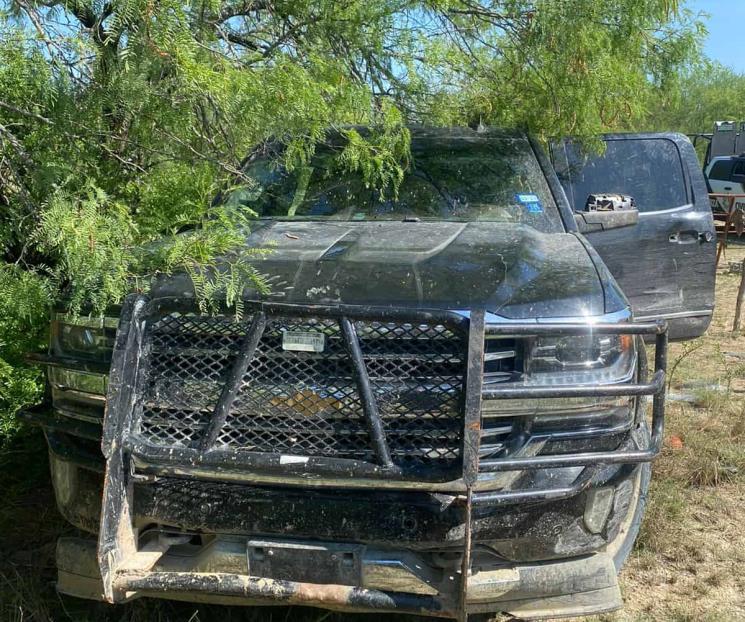 Hallan en camioneta a 2 hombres asesinados