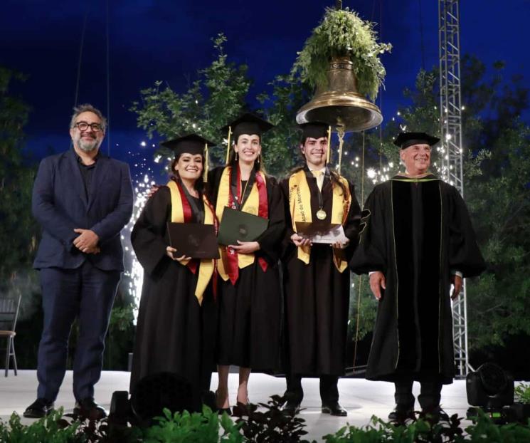 Impulsan a graduados a comprometerse con su comunidad