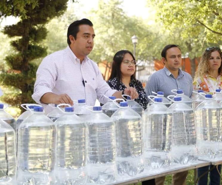 Entrega Nava el vital líquido a los grupos más necesitados