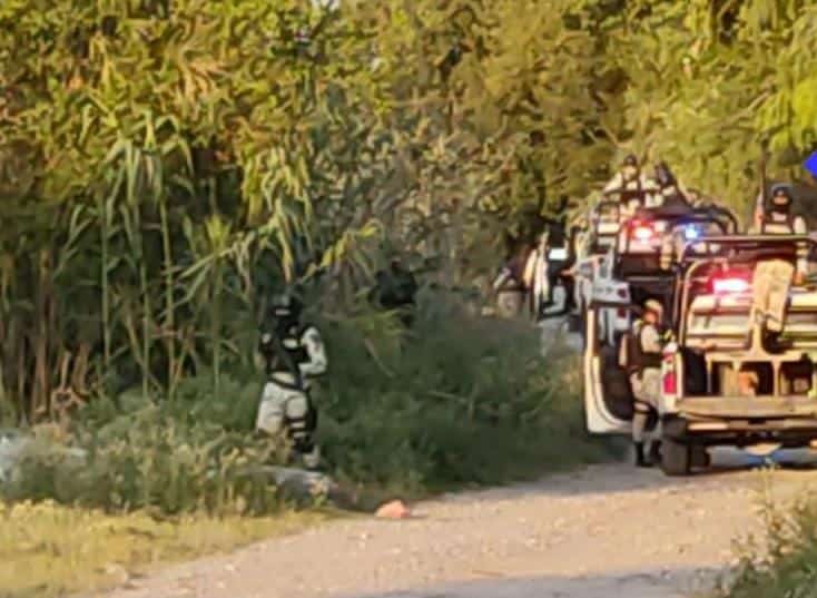 Un comando armado que se desplazaban en vehículos blancos desató una balacera para levantar a dos mujeres y un masculino