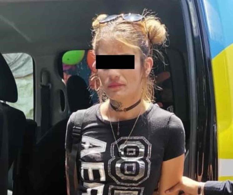 Detienen a mujer por pagar con billetes falsos