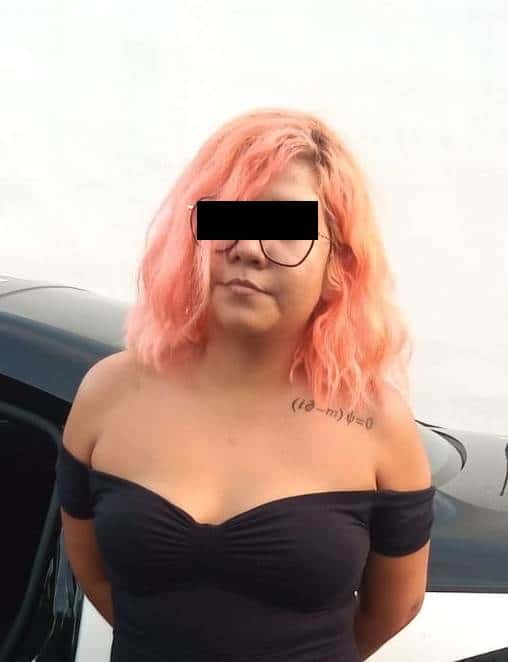 Pareja detenida luego de que discutían en la vía pública y al revisarlos les encontraron un arma de fuego con cartuchos hábiles y droga