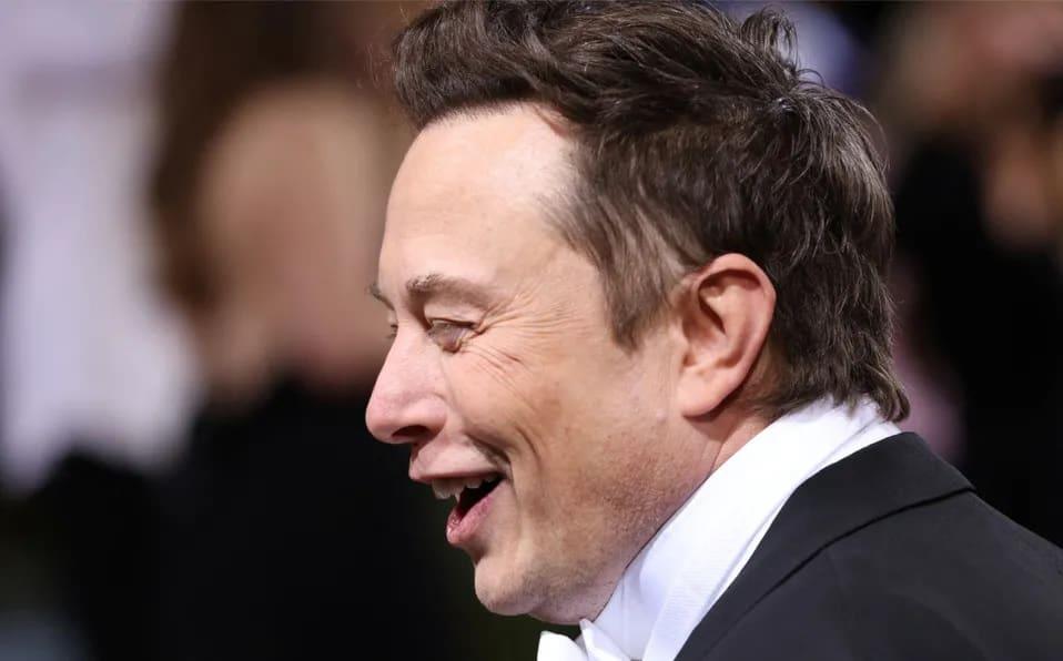 Musk exige a empleados de Tesla trabajar 40 horas en oficina