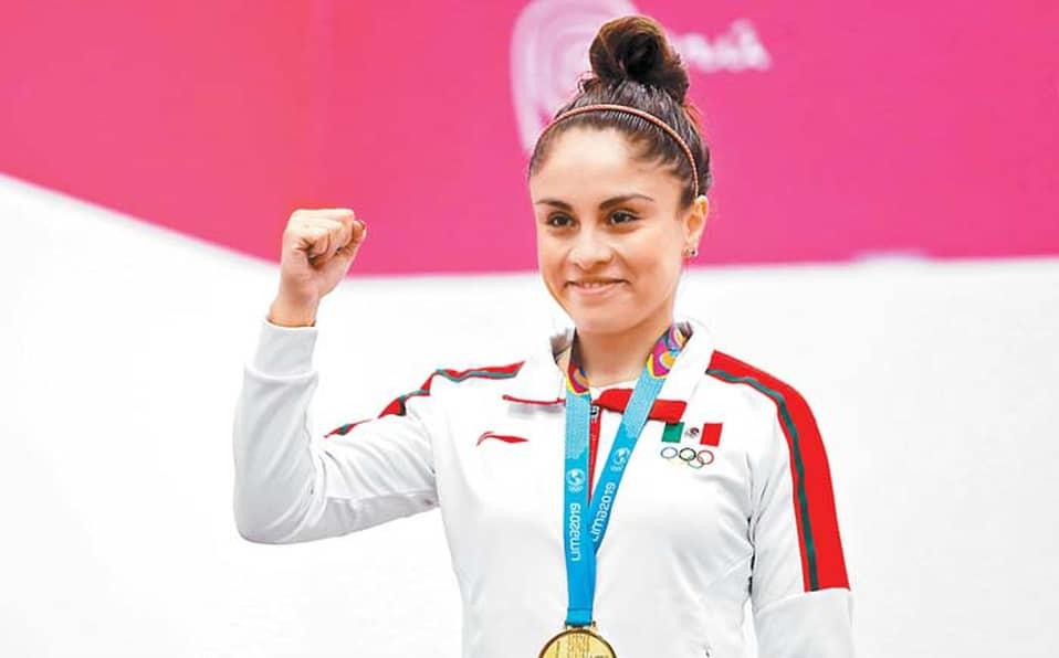 Paola Longoria, a la actividad