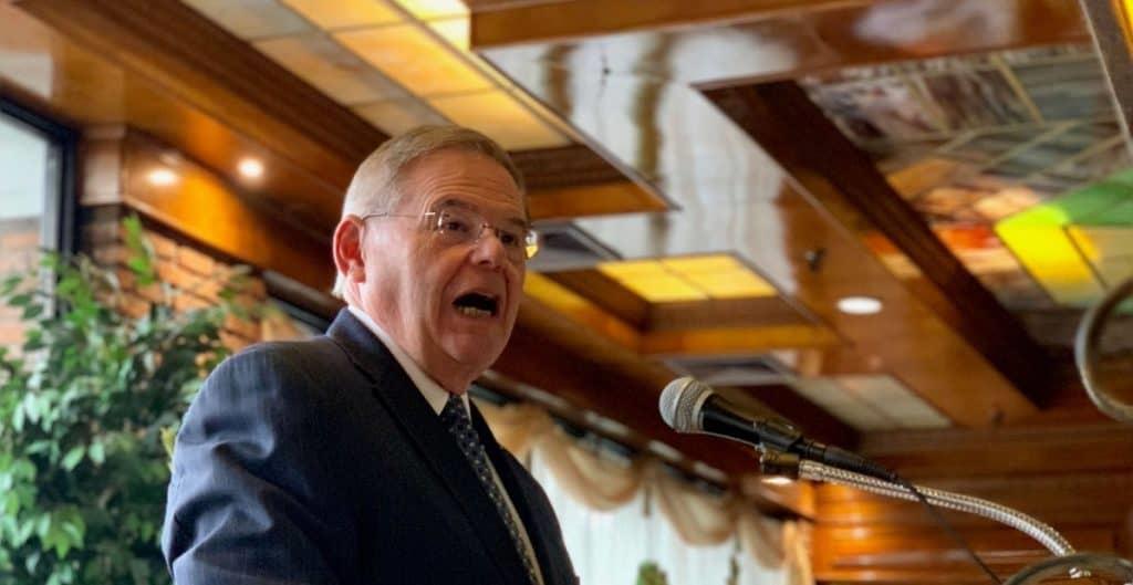 AMLO intentó chantajear a Biden: Menéndez
