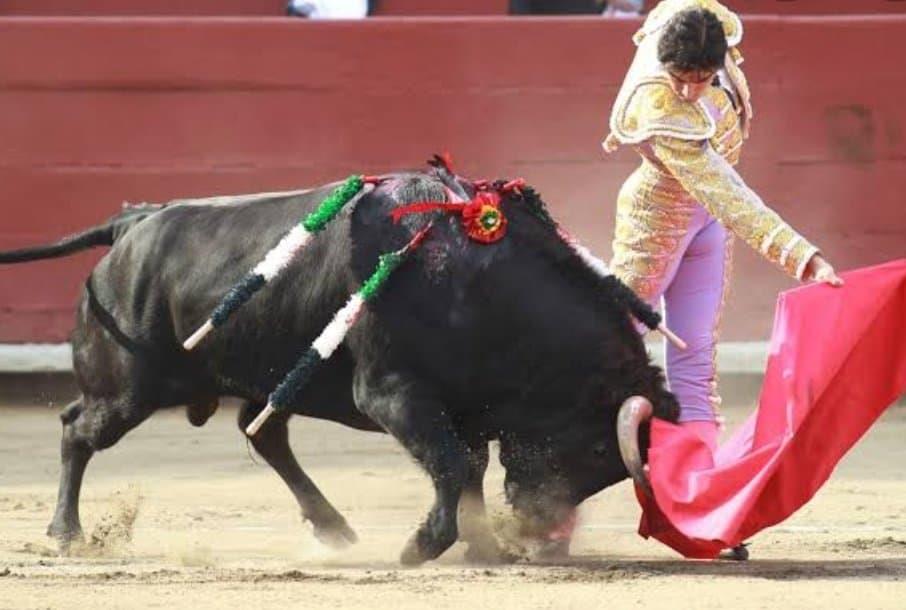 Dan suspensión definitiva a Plaza México