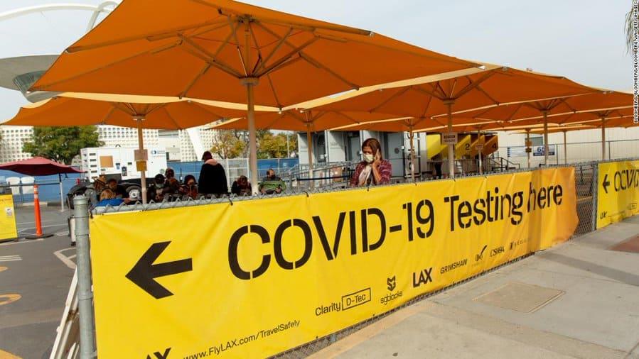 Eliminará EU pruebas Covid para viajeros