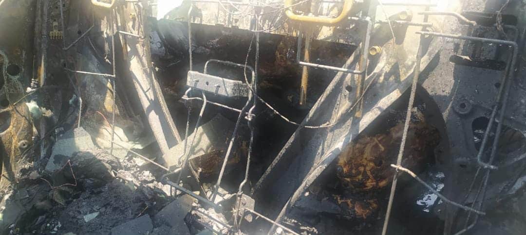 investigan si dos amigos que se encontraban desaparecidos desde el pasado jueves, cuando viajaban hacia el estado de Tamaulipas, serían los cuerpos, que fueron encontrados calcinados en su propio vehículo en el municipio de Salinas Victoria.