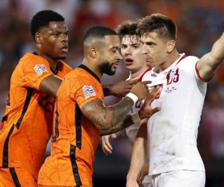 Rescata Holanda empate con Polonia; no juega Janssen