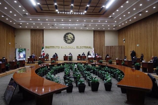 INE niega medidas cautelares contra Sheinbaum
