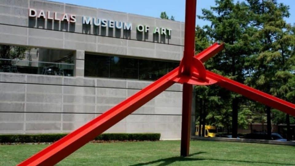 Hombre destruye piezas del Museo de Dallas