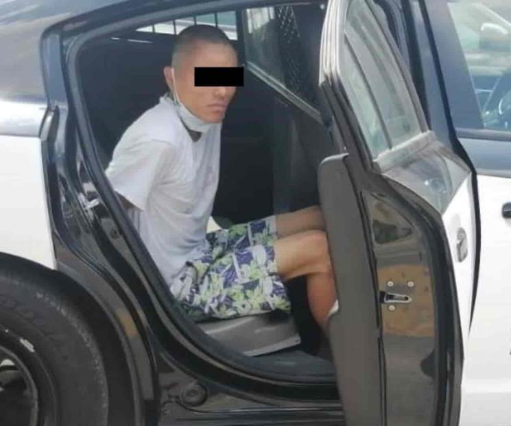 Detienen a hombre por golpear a su madre