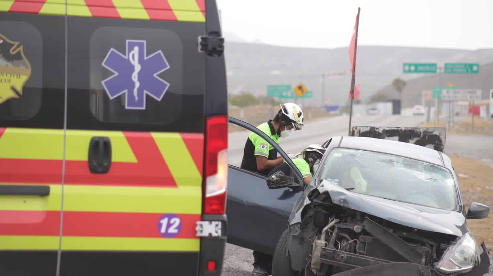 El conductor de un vehículo resultó lesionado luego de perder el control del volante en una curva y volcar