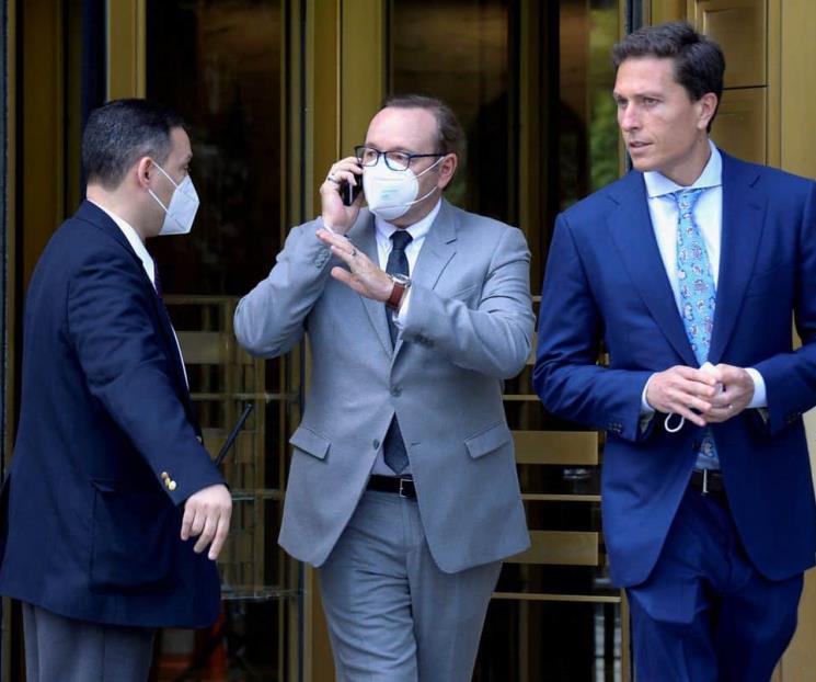 Formaliza justicia inglesa denuncias contra Kevin Spacey