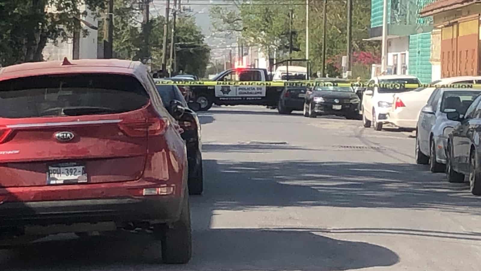 El cadáver de un hombre ejecutado, dentro de una bolsa color negro y amarrado de manos y pies, fue encontrado ayer en calles de la Colonia Jardines de San Rafael
