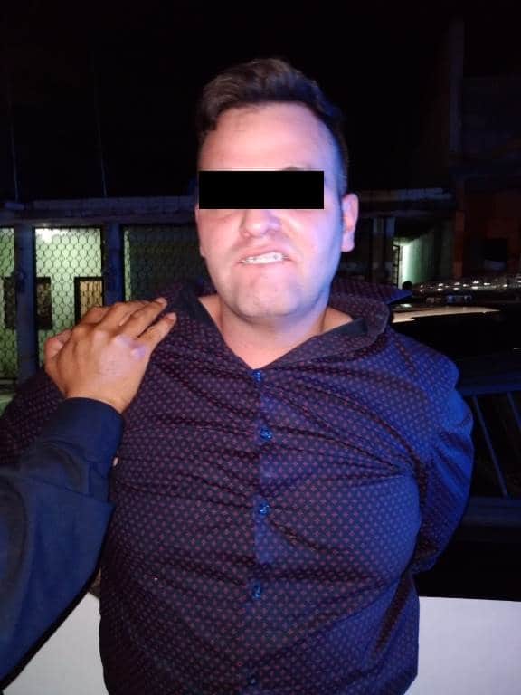 Después de presuntamente realizar al menos 12 detonaciones de arma de fuego, un hombre en aparente estado de ebriedad fue detenido