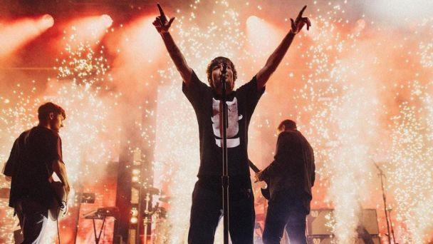 Louis Tomlinson provoca frenesí en solitario