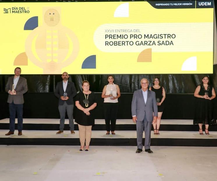 Llaman a docentes a convertirse en “maestros de vida”