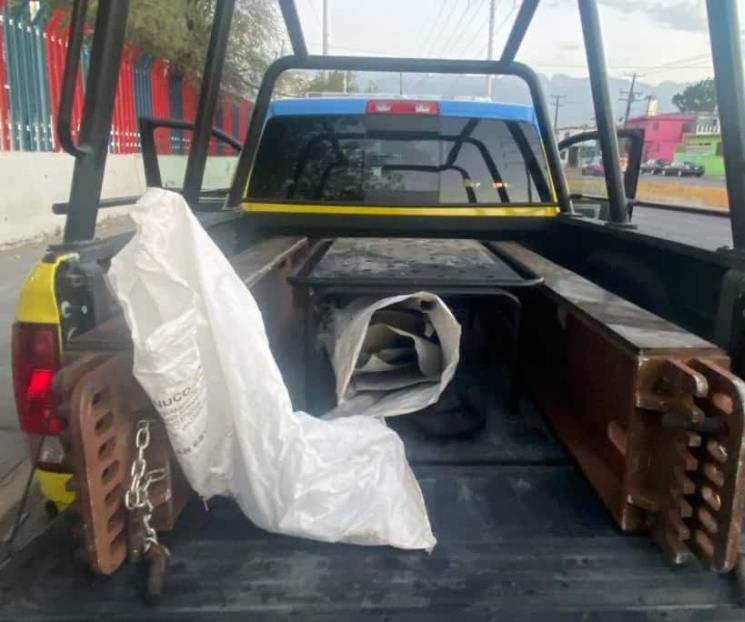 Roba 400 kilos de chatarra