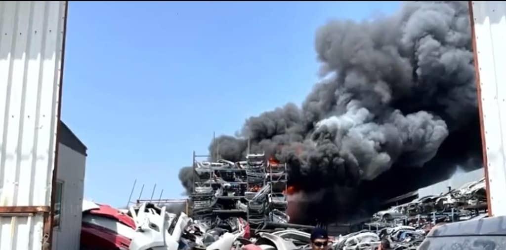 Se incendia negocio de autopartes en Escobedo