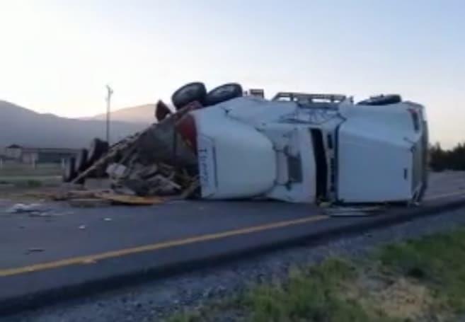 Vuelca tráiler en Galeana
