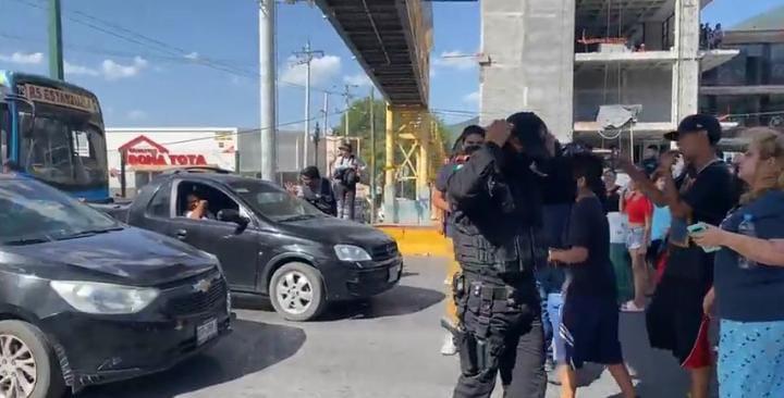 Bloquean Garza Sada por falta de agua