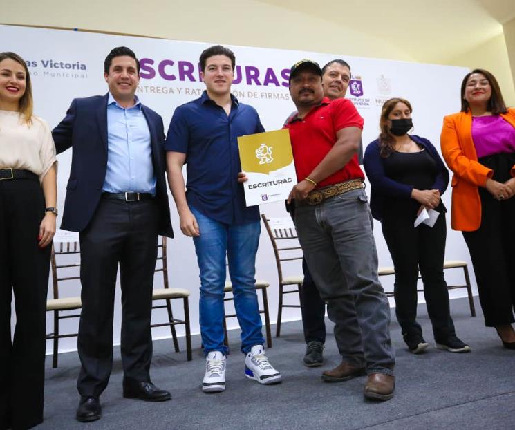 Entrega gobernador 185 escrituras en Salinas Victoria