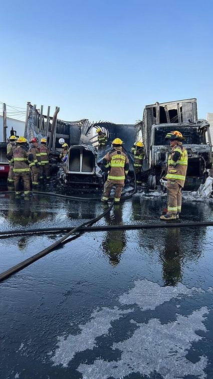 Acaba fuego con tractocamiones