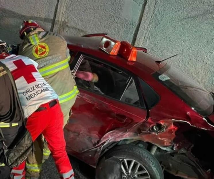Deja choque dos personas prensadas en Monterrey